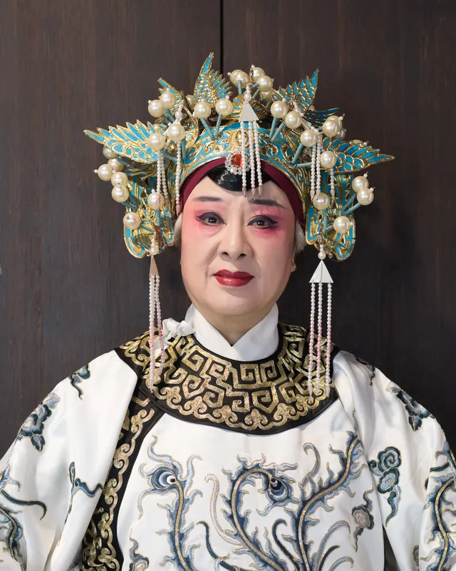 After I watched this Wuju opera performance, the performers invited me backstage to take photos of them.