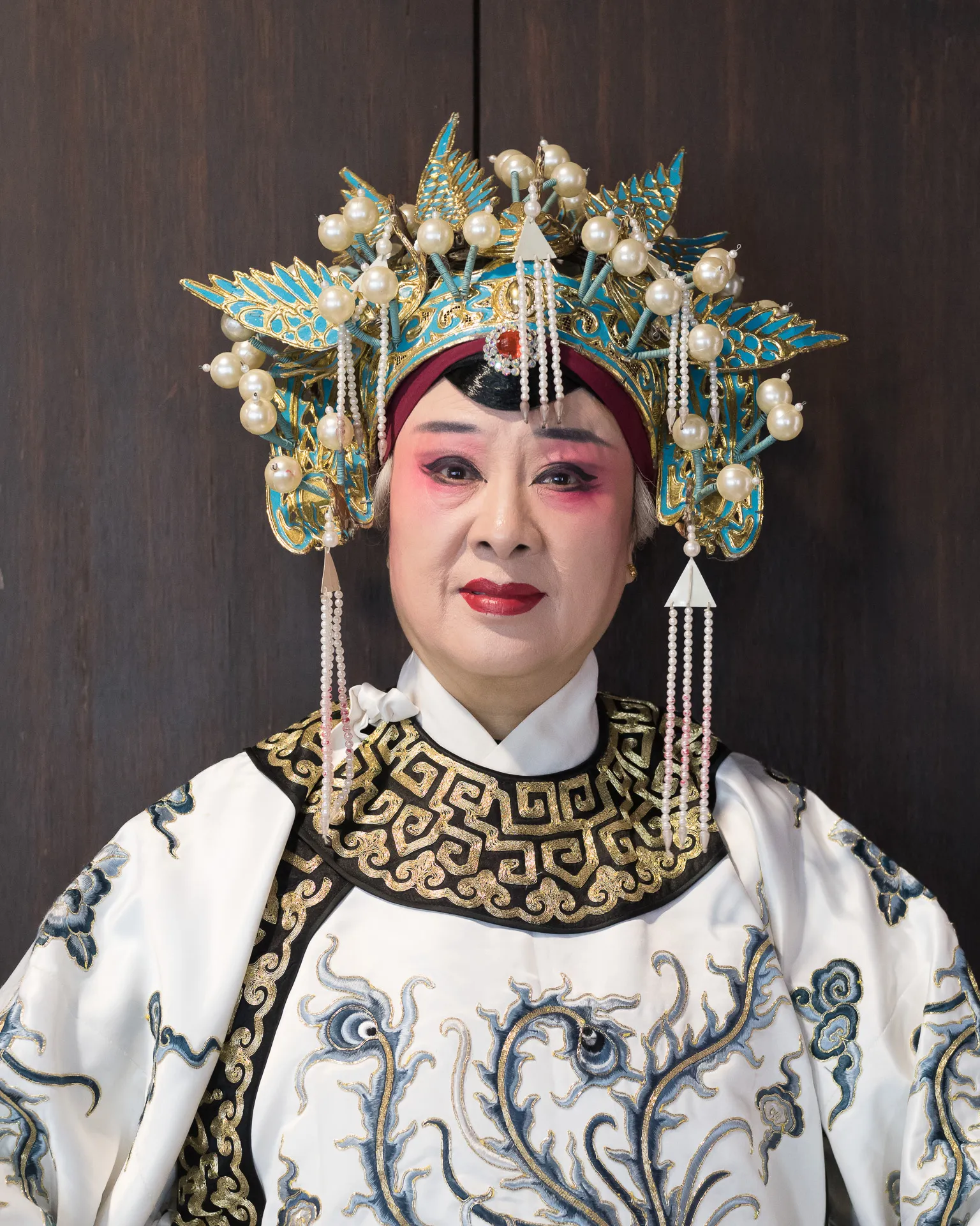 After I watched this Wuju opera performance, the performers invited me backstage to take photos of them.